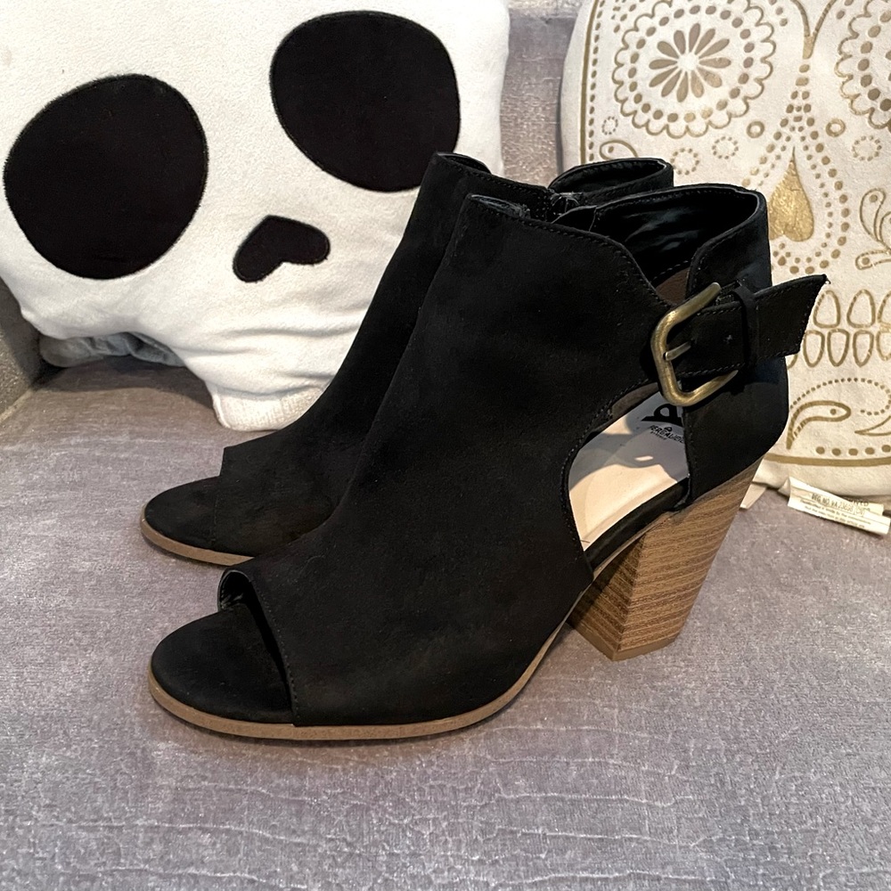 Women’s Black Booties! Fergalicious by Fergie!